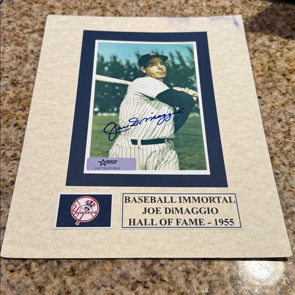 Joe DiMaggio New York Yankees autograph photo